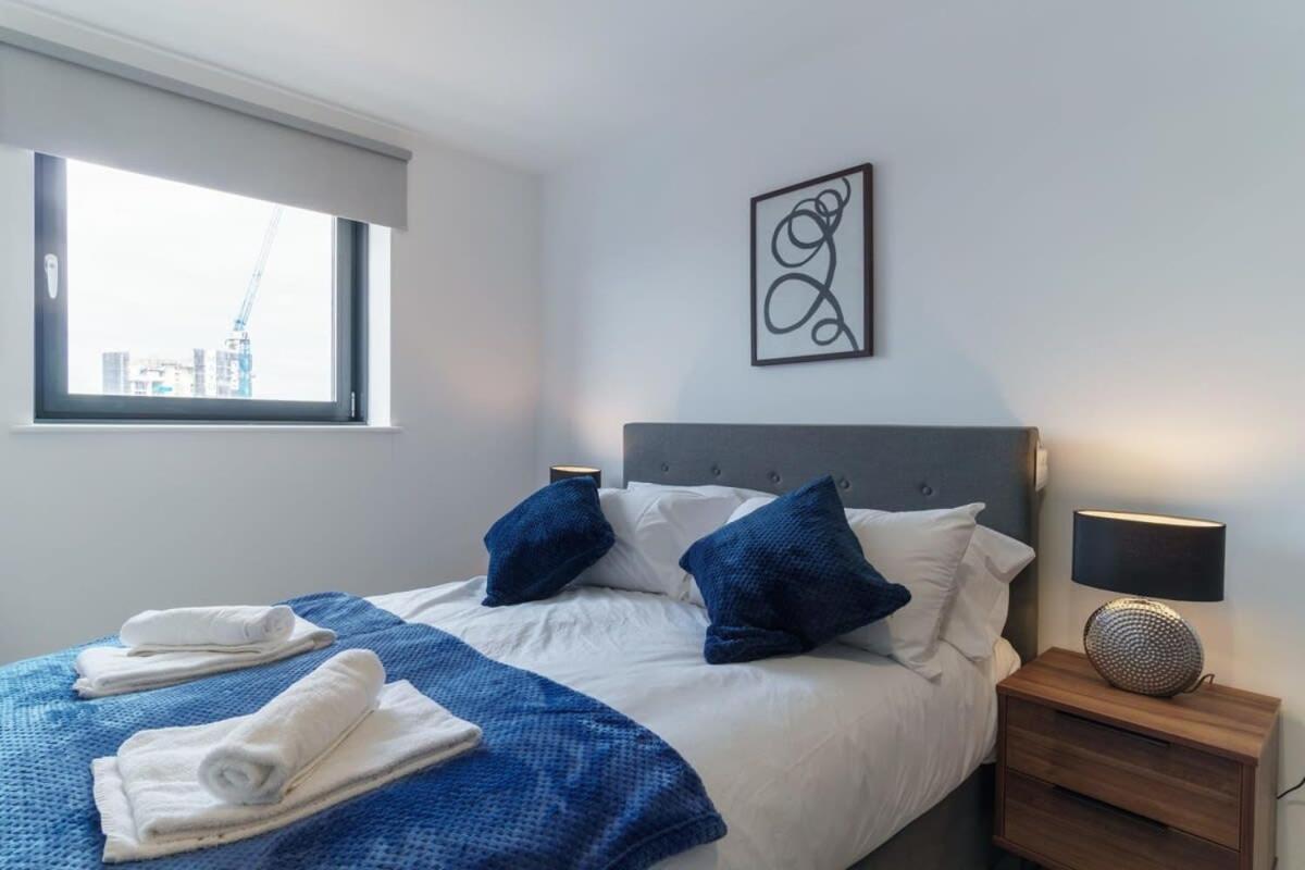 Stunning 2 Bed Apartment In Salford With Views Manchester Extérieur photo