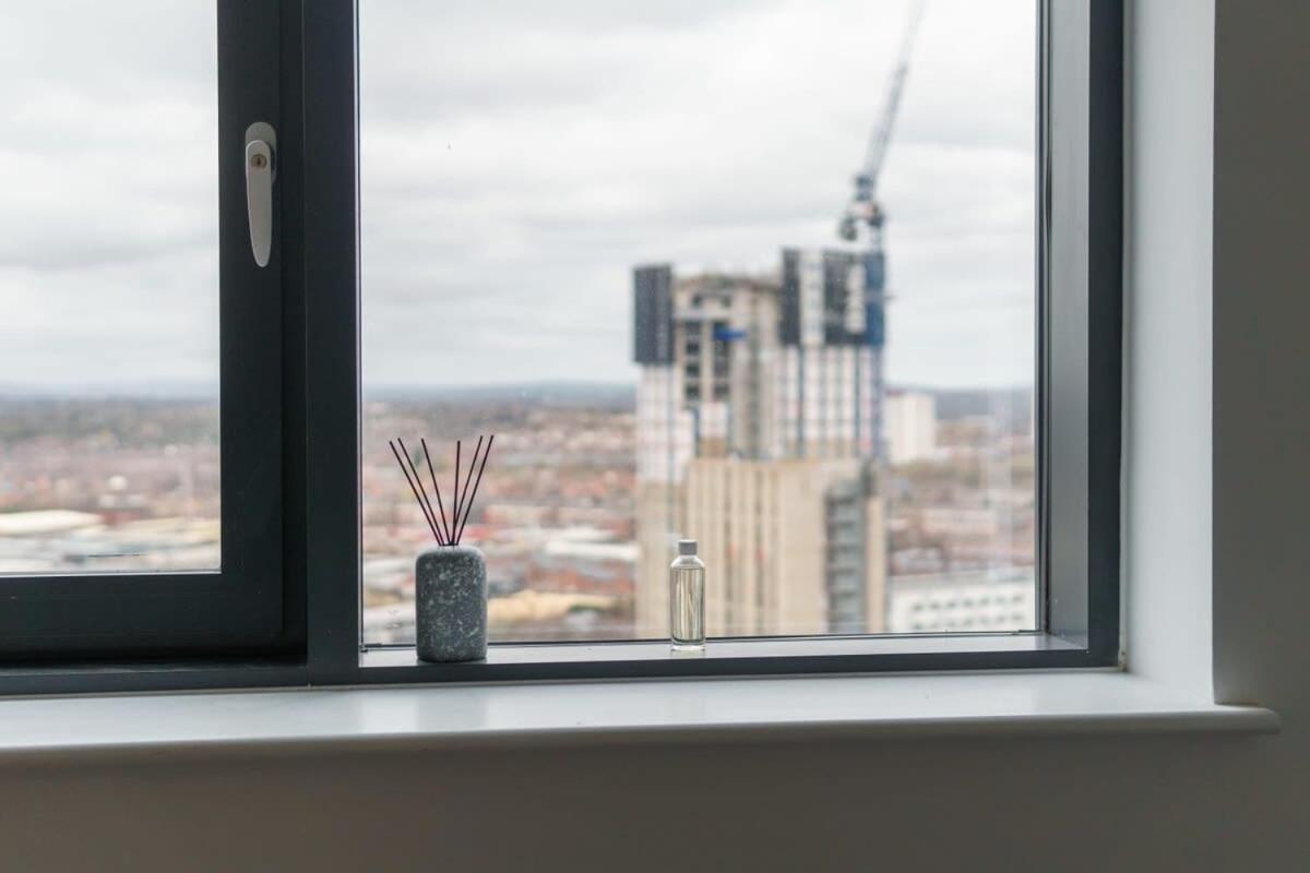 Stunning 2 Bed Apartment In Salford With Views Manchester Extérieur photo