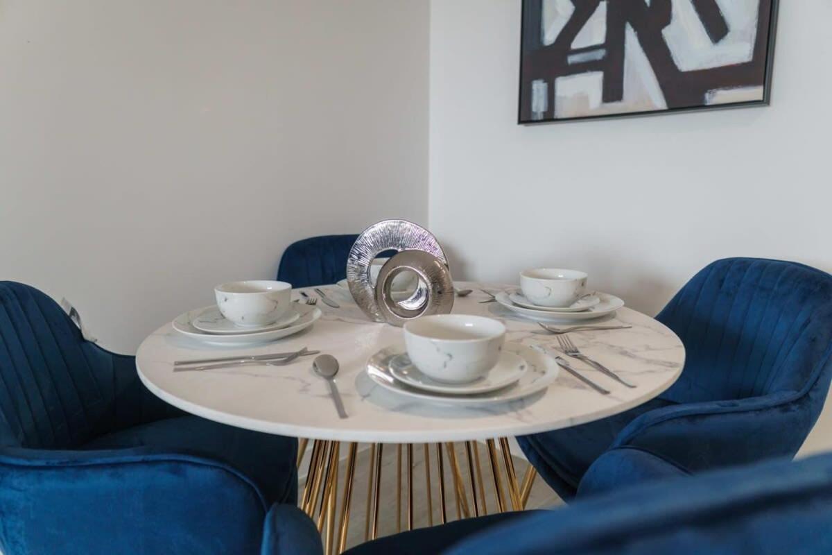Stunning 2 Bed Apartment In Salford With Views Manchester Extérieur photo