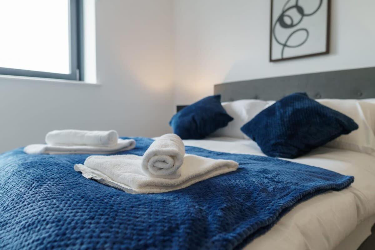 Stunning 2 Bed Apartment In Salford With Views Manchester Extérieur photo