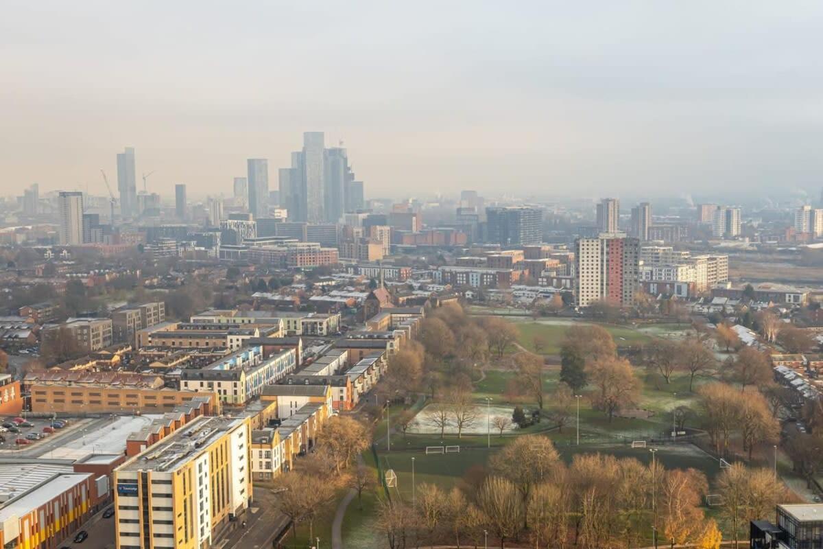 Stunning 2 Bed Apartment In Salford With Views Manchester Extérieur photo